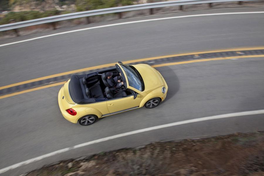  Volkswagen Beetle Cabriolet 2012 года  (фото 41 из 107)